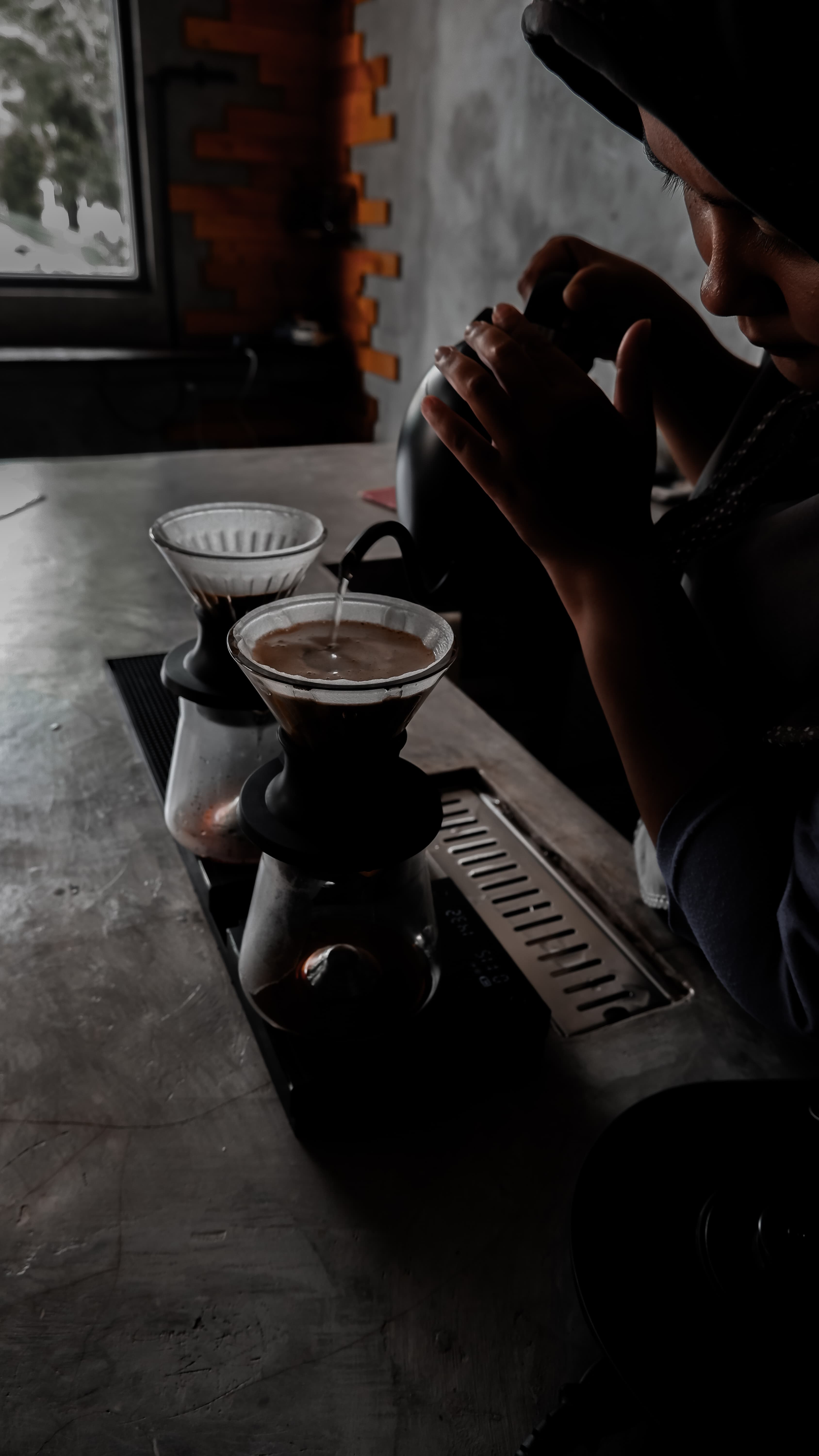 Momen seru pelanggan di Magis Coffee